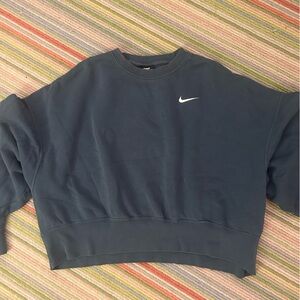 Nike cropped crewneck size small